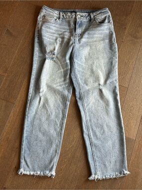1822 Light Wash Distressed Straight-Leg Jeans size 10